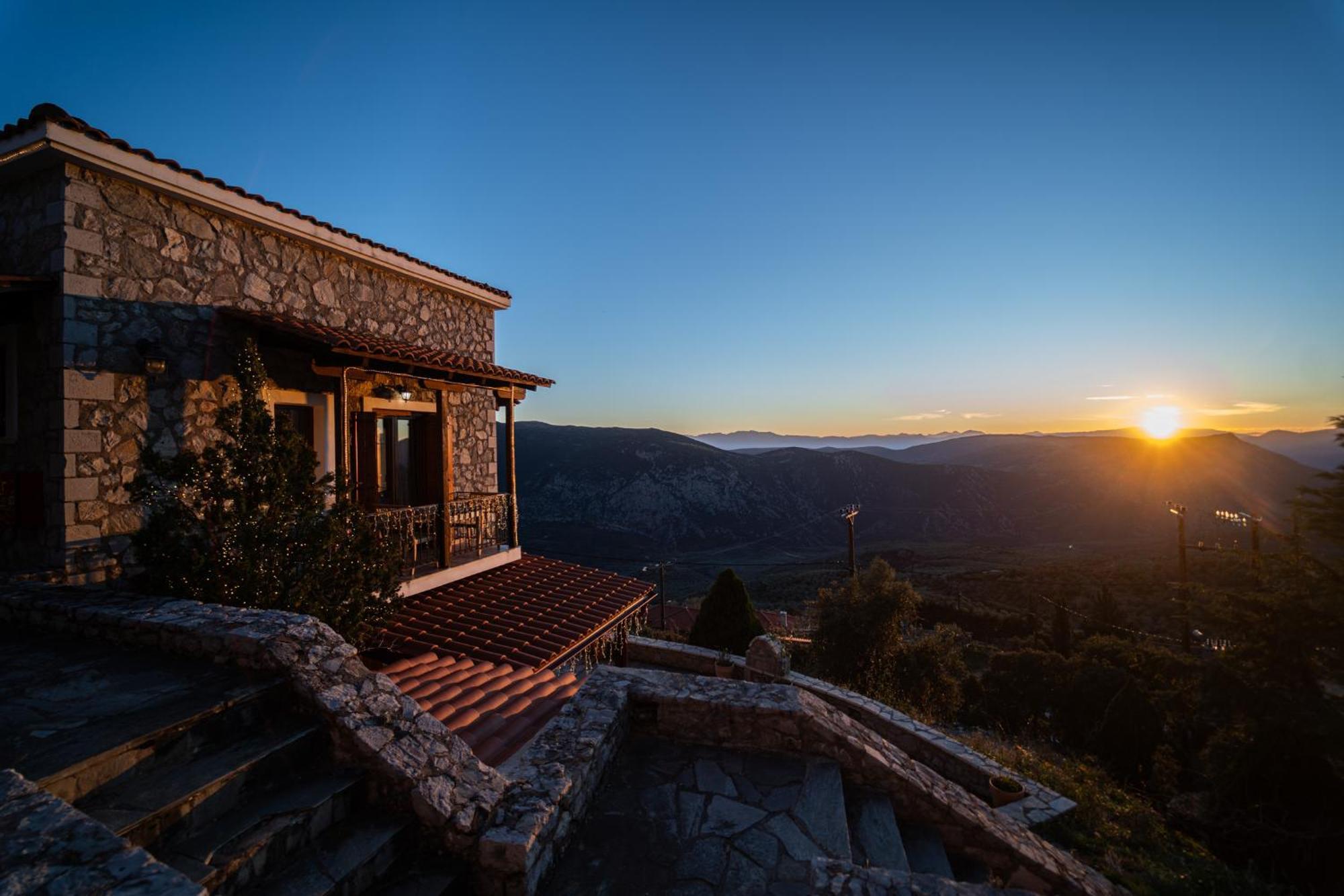 Rock Dandy Deluxe Chalet In Arachova - Delphi, Sauna, Prv Parking, Amazing View Exteriör bild